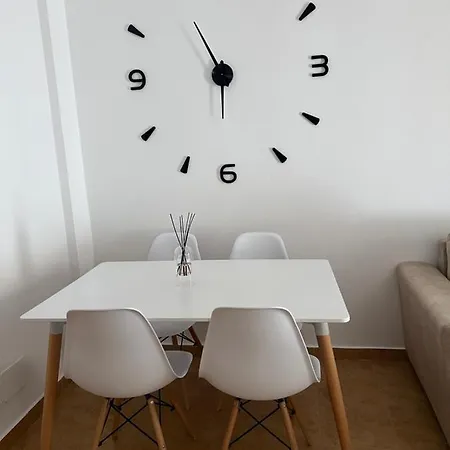 Sea View Apartment *